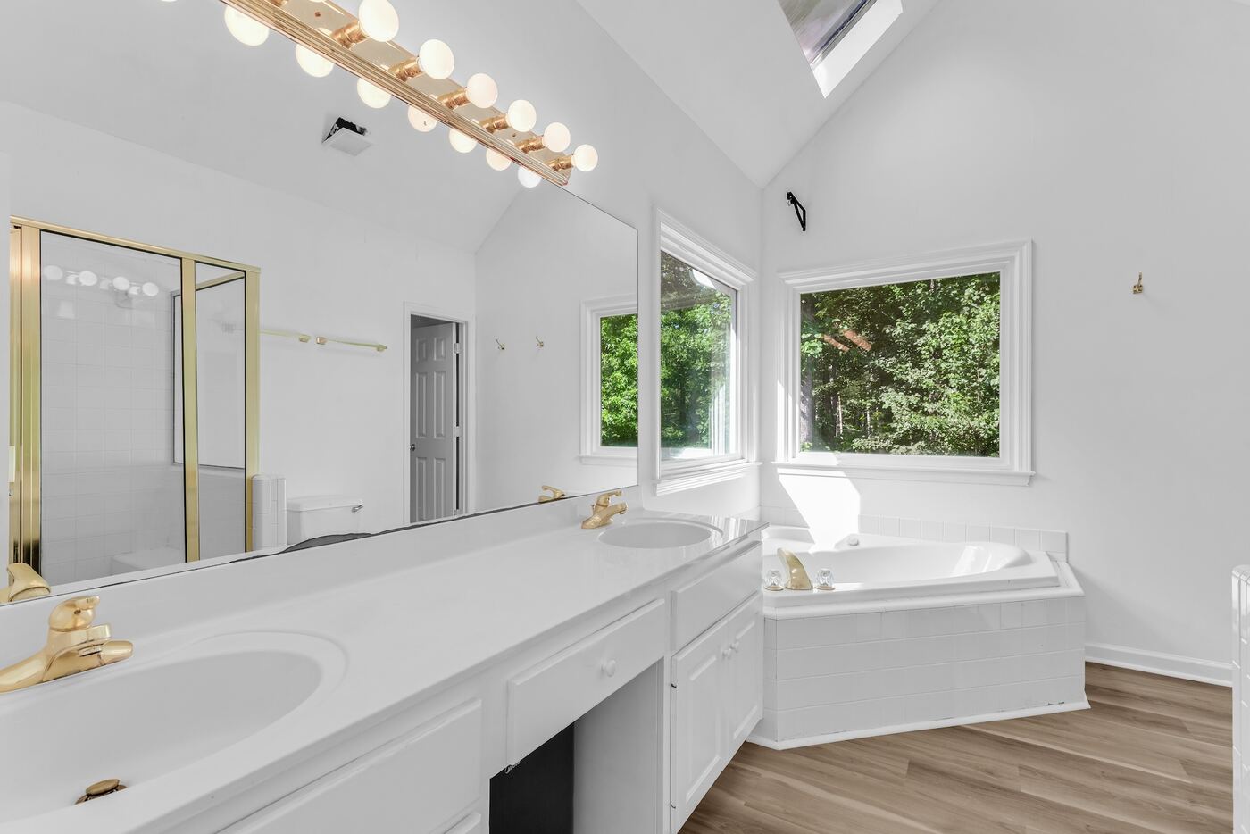 Primary bath with double vanity and jetted tub