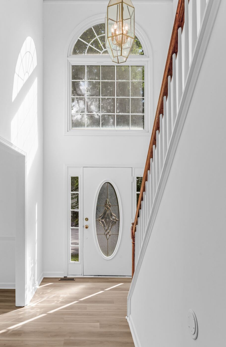 Two-story foyer